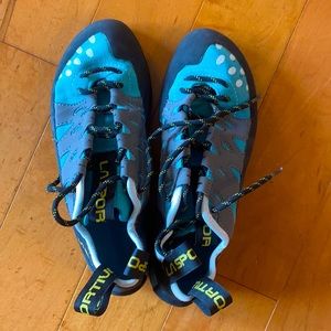 Women’s climbing shoes
